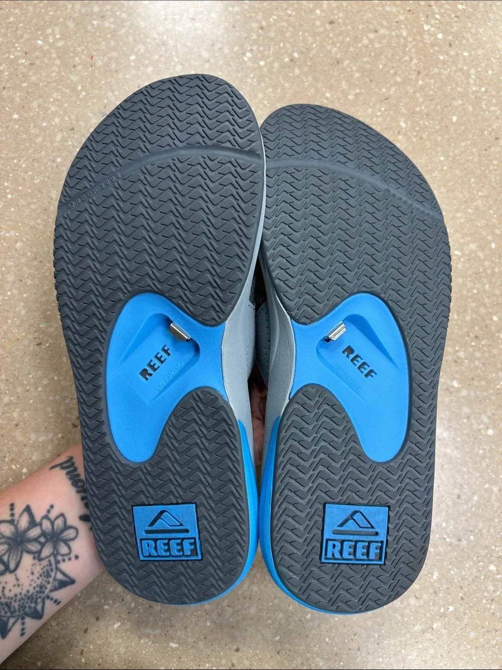 Reef Men’s Gray Casual Flip Flops Size: 9